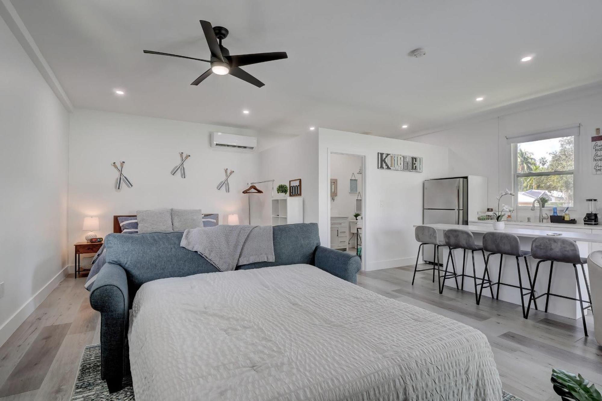Charming Downtown Retreat With Private Units Villa Bonita Springs Exteriör bild