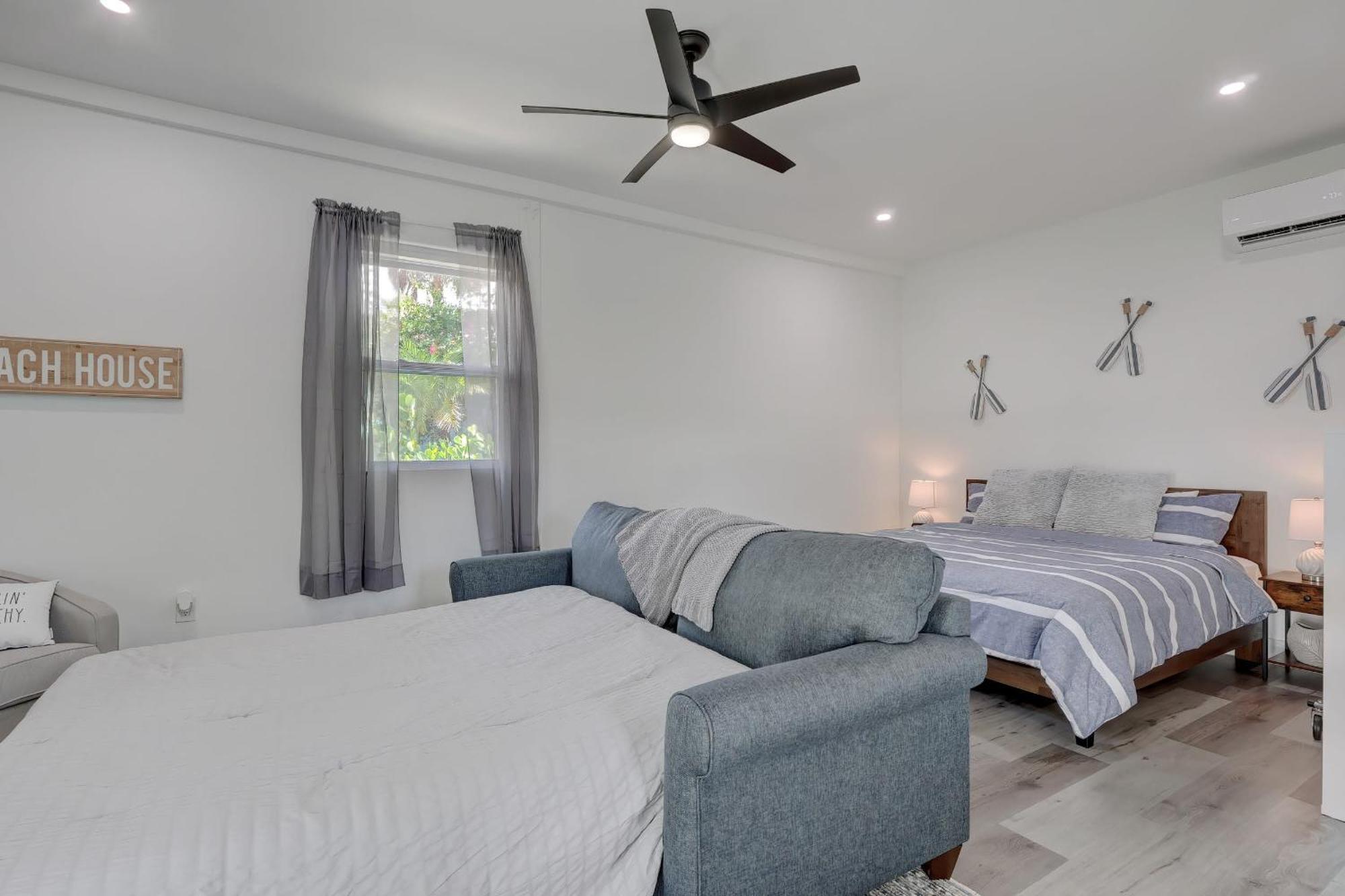 Charming Downtown Retreat With Private Units Villa Bonita Springs Exteriör bild
