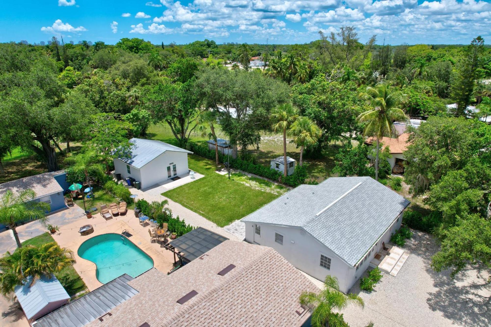 Charming Downtown Retreat With Private Units Villa Bonita Springs Exteriör bild