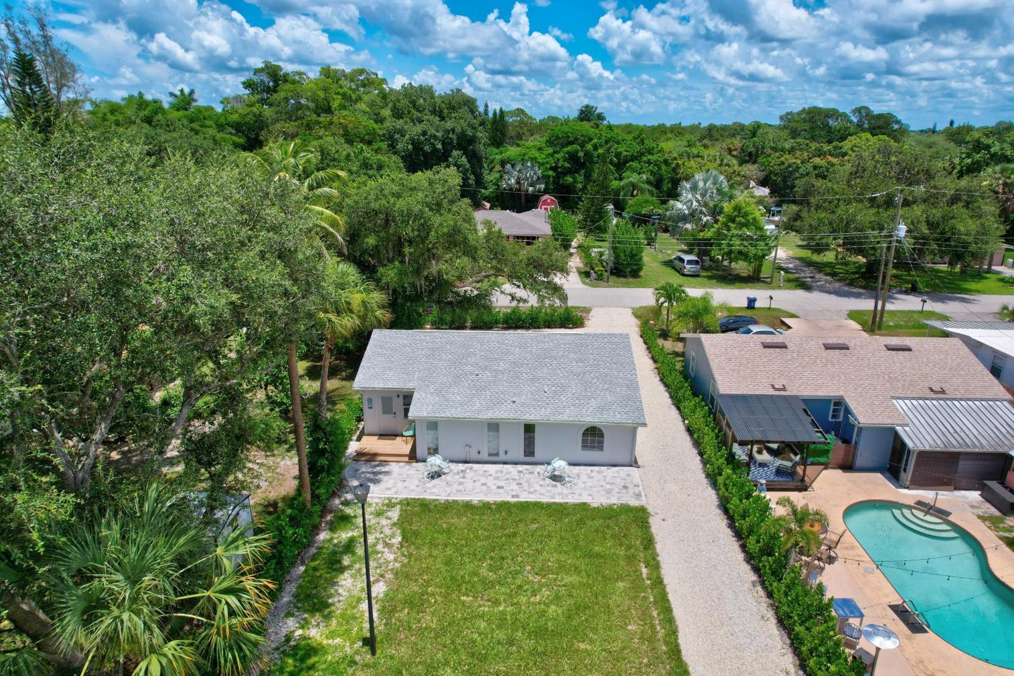 Charming Downtown Retreat With Private Units Villa Bonita Springs Exteriör bild