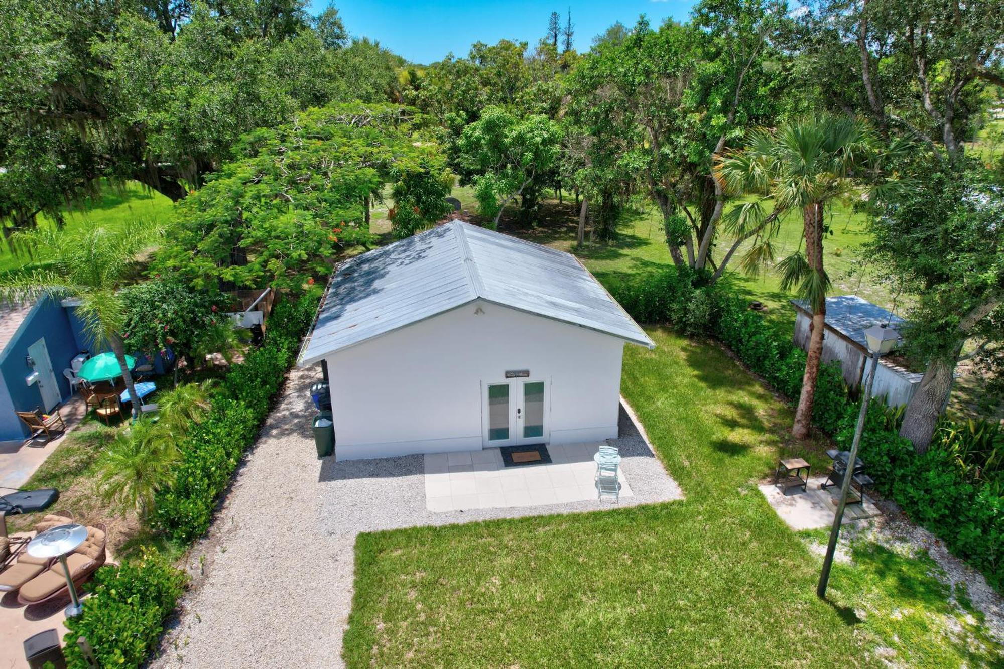 Charming Downtown Retreat With Private Units Villa Bonita Springs Exteriör bild