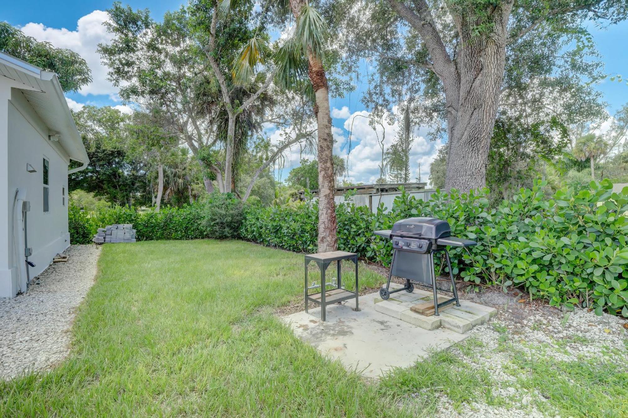 Charming Downtown Retreat With Private Units Villa Bonita Springs Exteriör bild