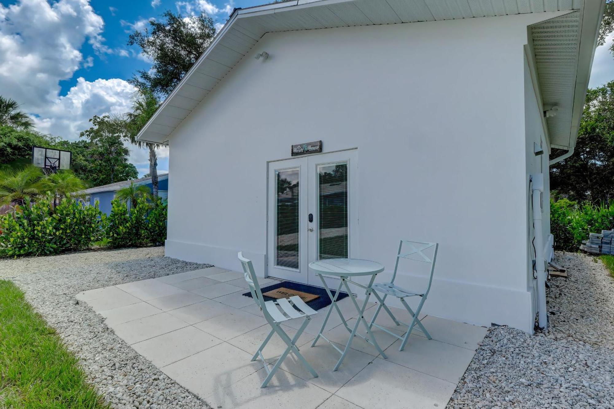 Charming Downtown Retreat With Private Units Villa Bonita Springs Exteriör bild