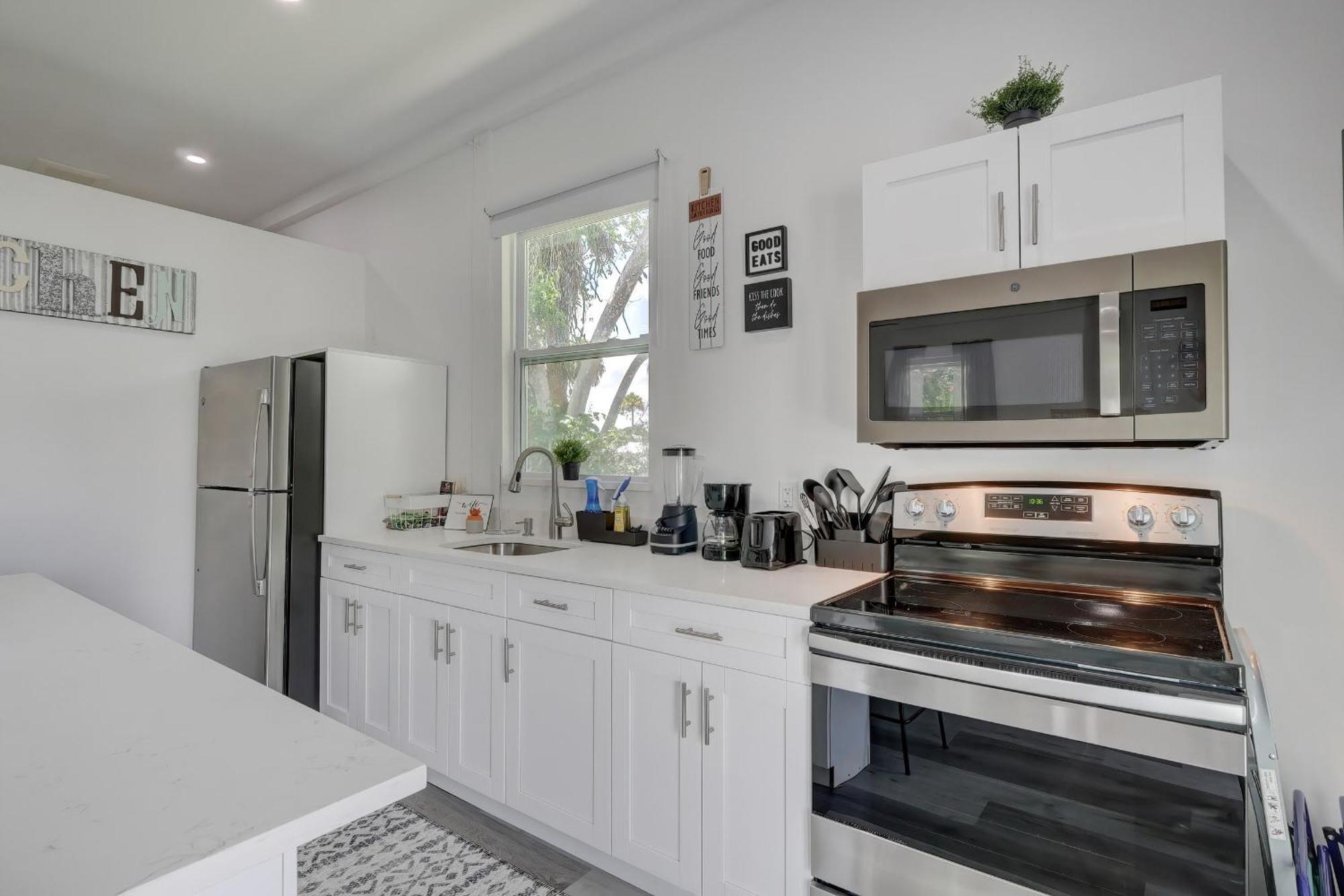 Charming Downtown Retreat With Private Units Villa Bonita Springs Exteriör bild