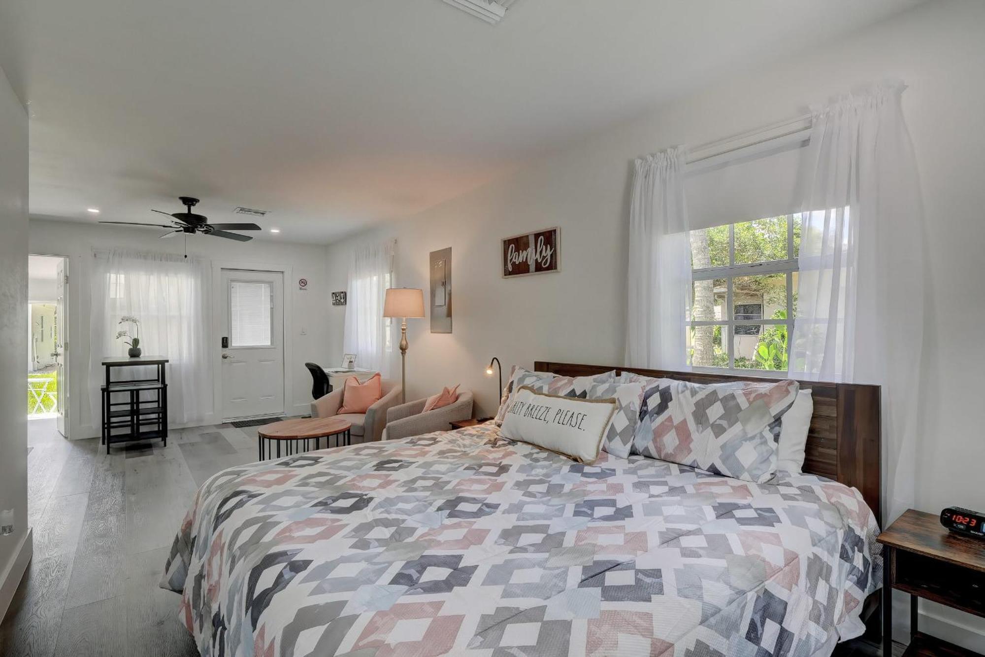 Charming Downtown Retreat With Private Units Villa Bonita Springs Exteriör bild