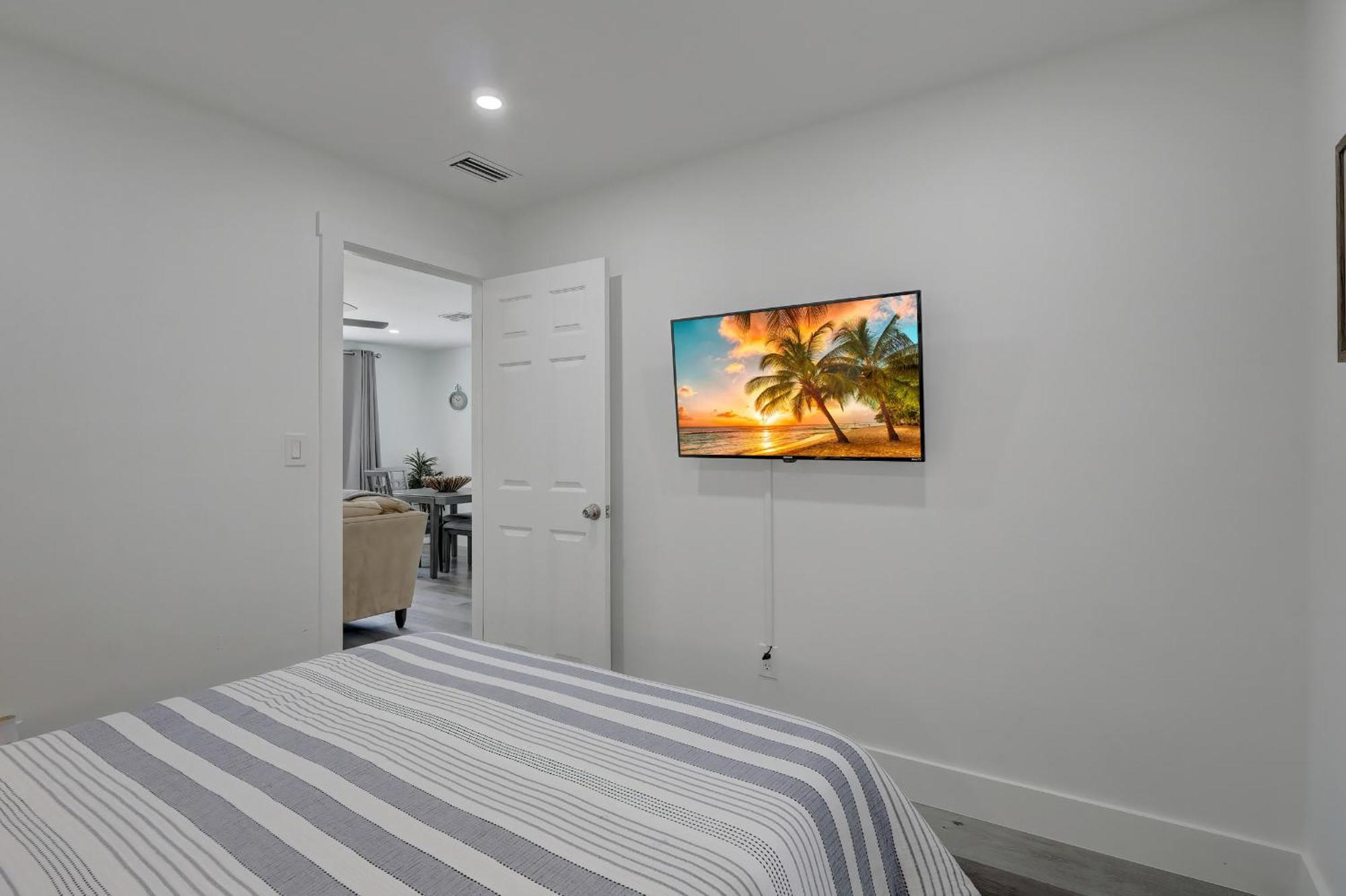 Charming Downtown Retreat With Private Units Villa Bonita Springs Exteriör bild