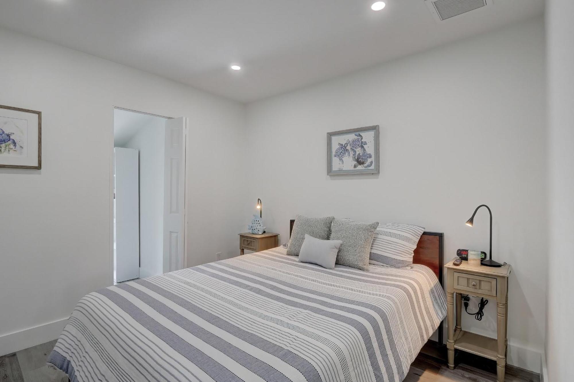 Charming Downtown Retreat With Private Units Villa Bonita Springs Exteriör bild