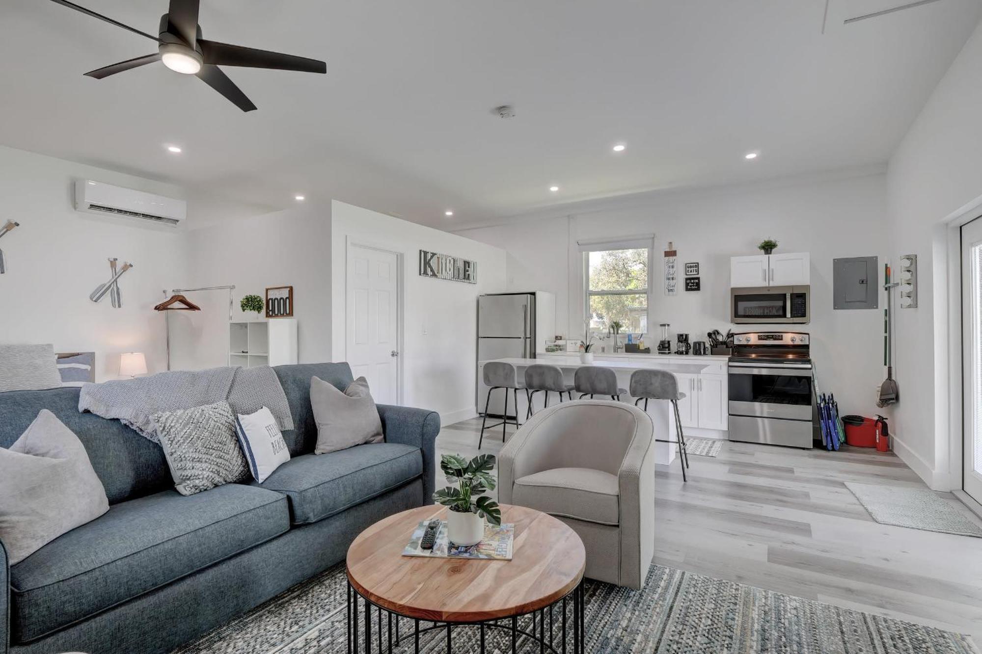 Charming Downtown Retreat With Private Units Villa Bonita Springs Exteriör bild
