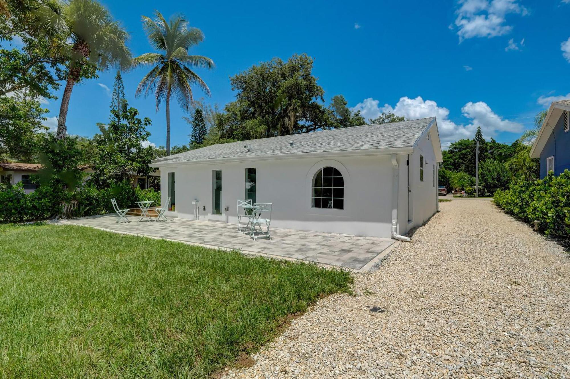 Charming Downtown Retreat With Private Units Villa Bonita Springs Exteriör bild