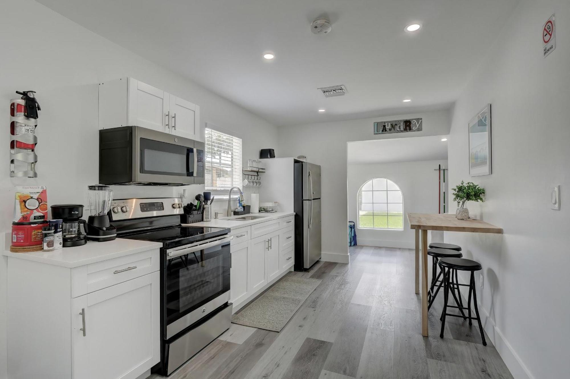 Charming Downtown Retreat With Private Units Villa Bonita Springs Exteriör bild