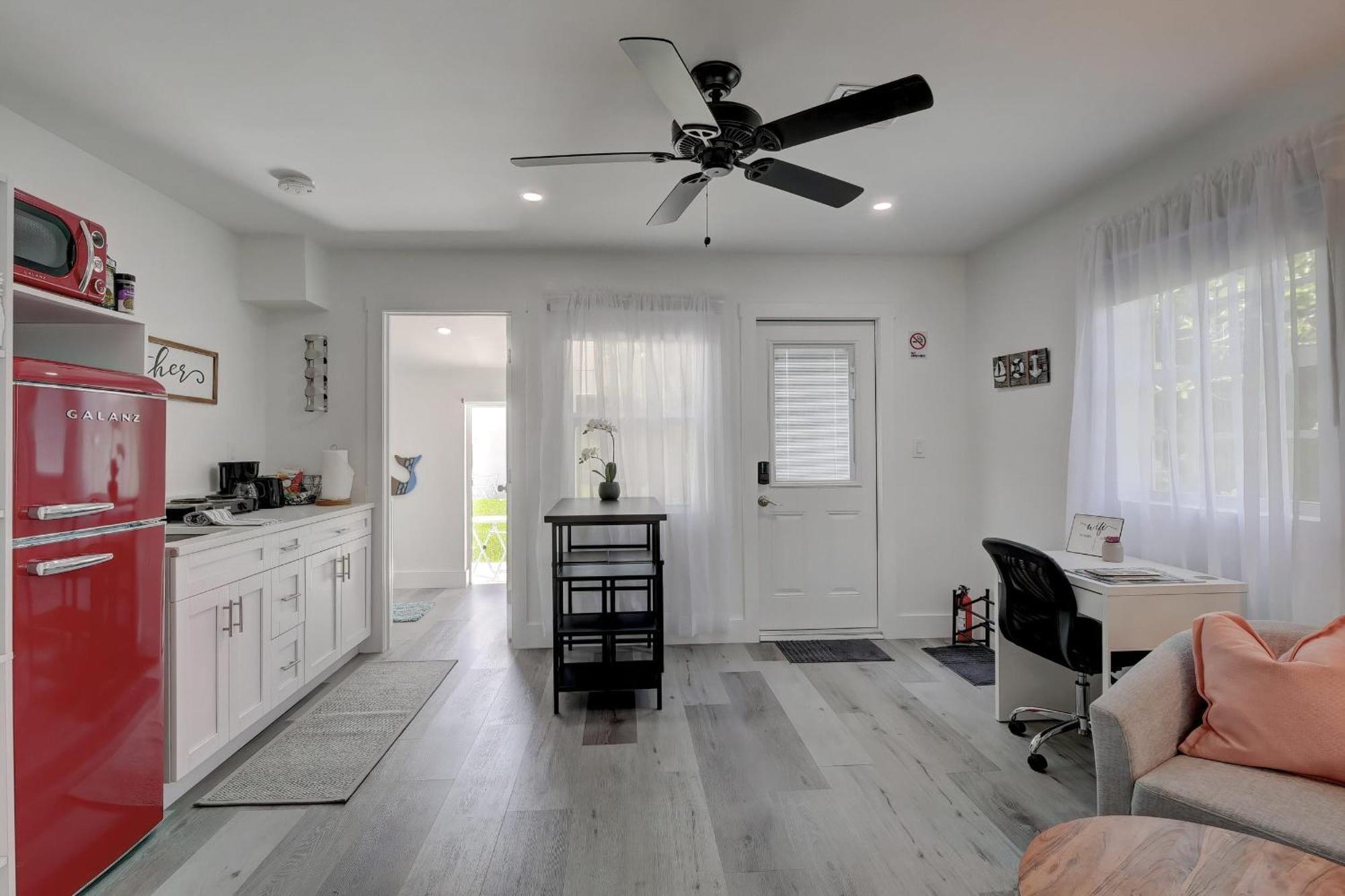 Charming Downtown Retreat With Private Units Villa Bonita Springs Exteriör bild