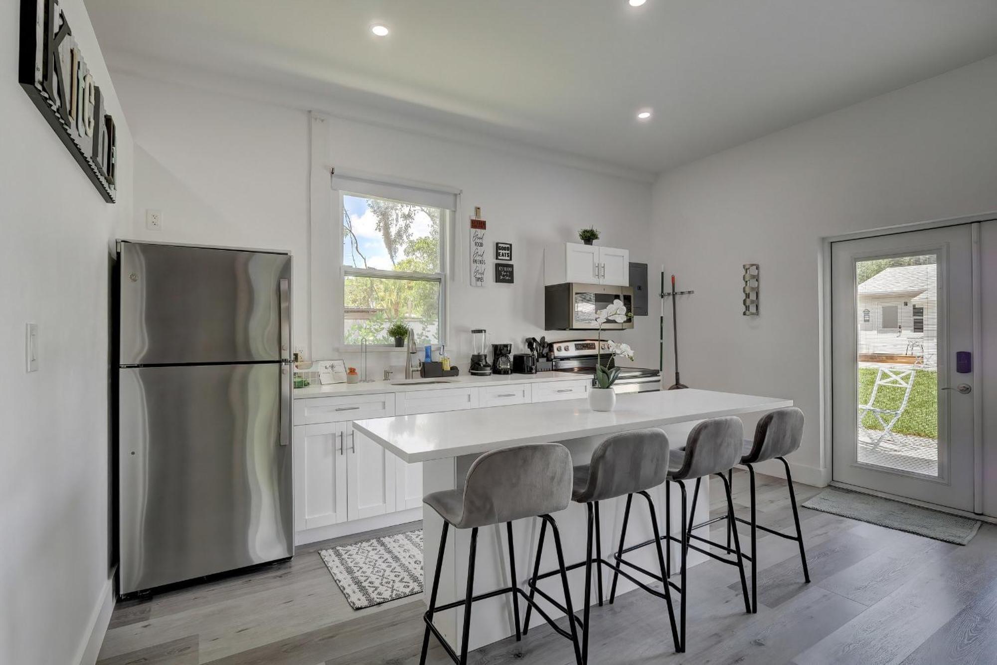 Charming Downtown Retreat With Private Units Villa Bonita Springs Exteriör bild
