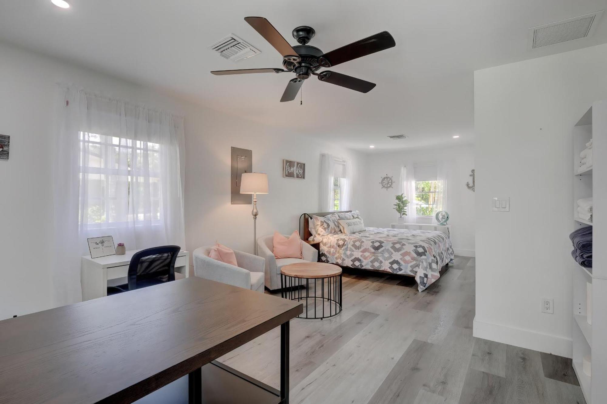 Charming Downtown Retreat With Private Units Villa Bonita Springs Exteriör bild