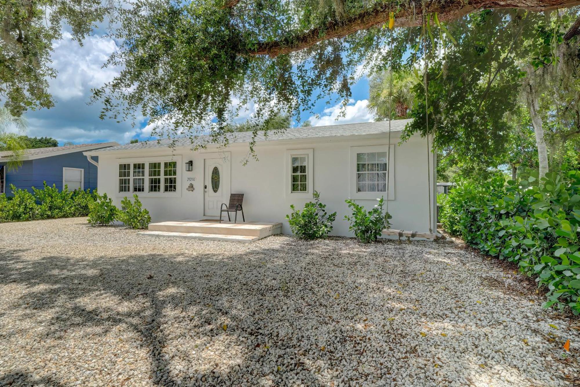 Charming Downtown Retreat With Private Units Villa Bonita Springs Exteriör bild