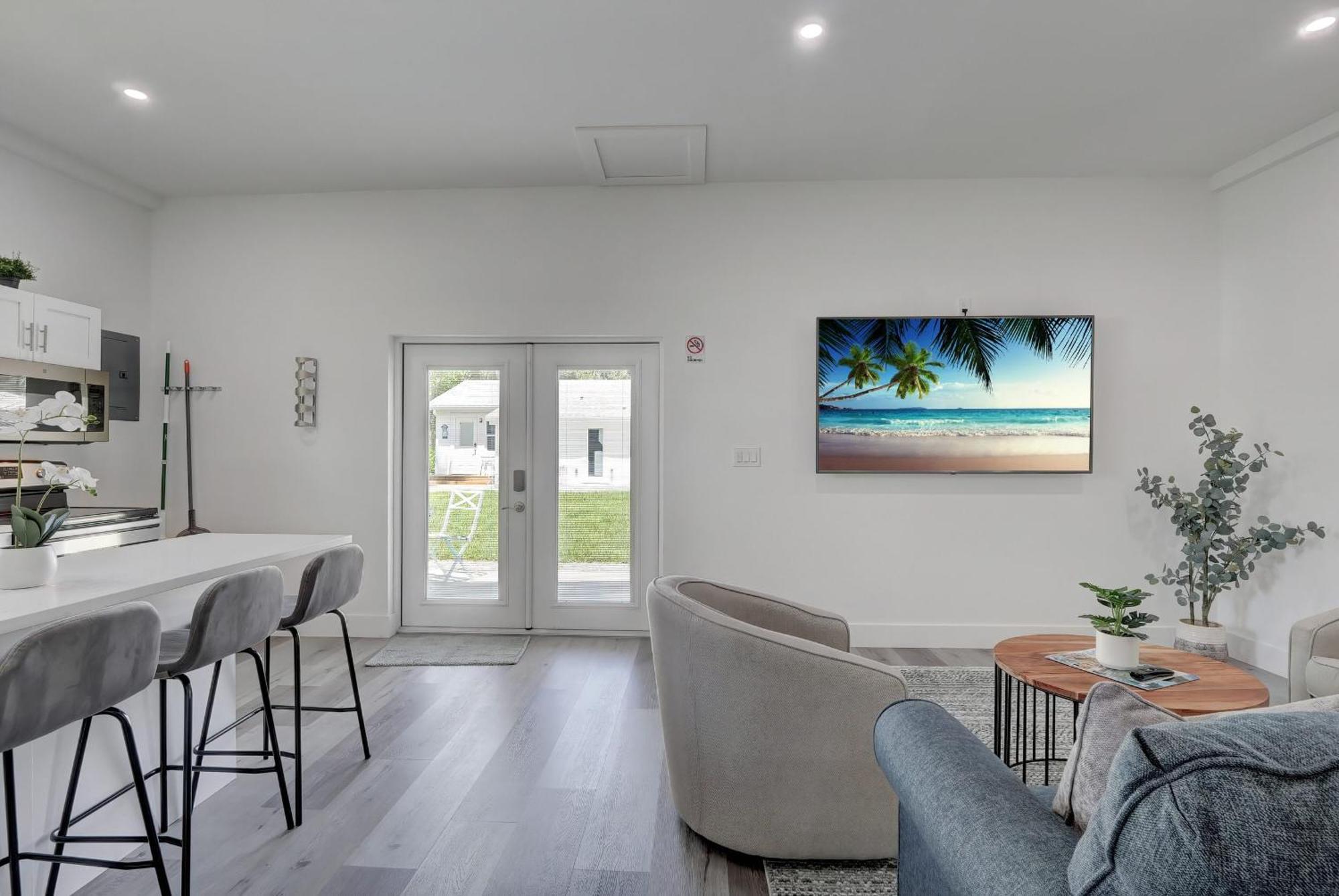 Charming Downtown Retreat With Private Units Villa Bonita Springs Exteriör bild