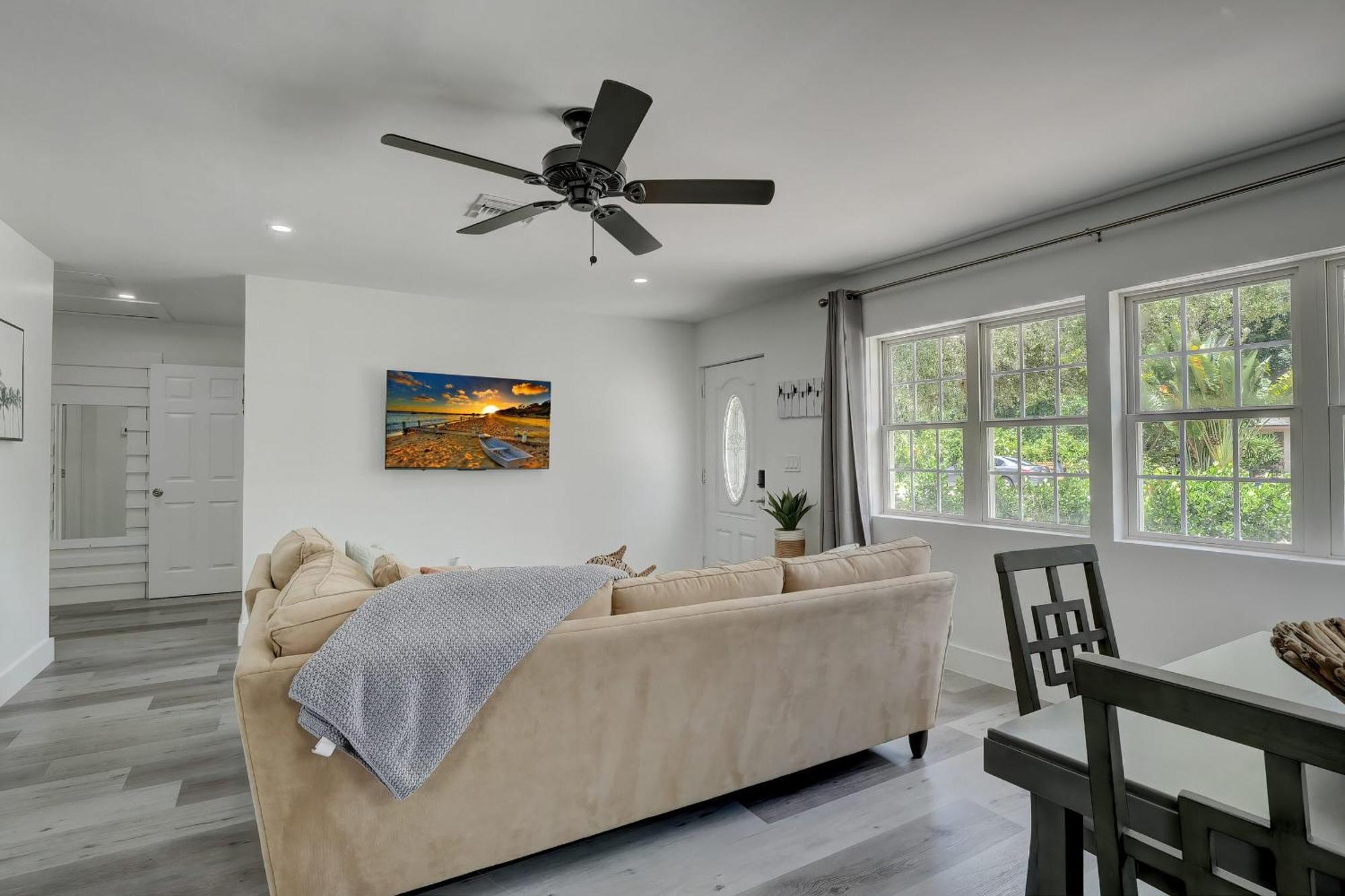 Charming Downtown Retreat With Private Units Villa Bonita Springs Exteriör bild