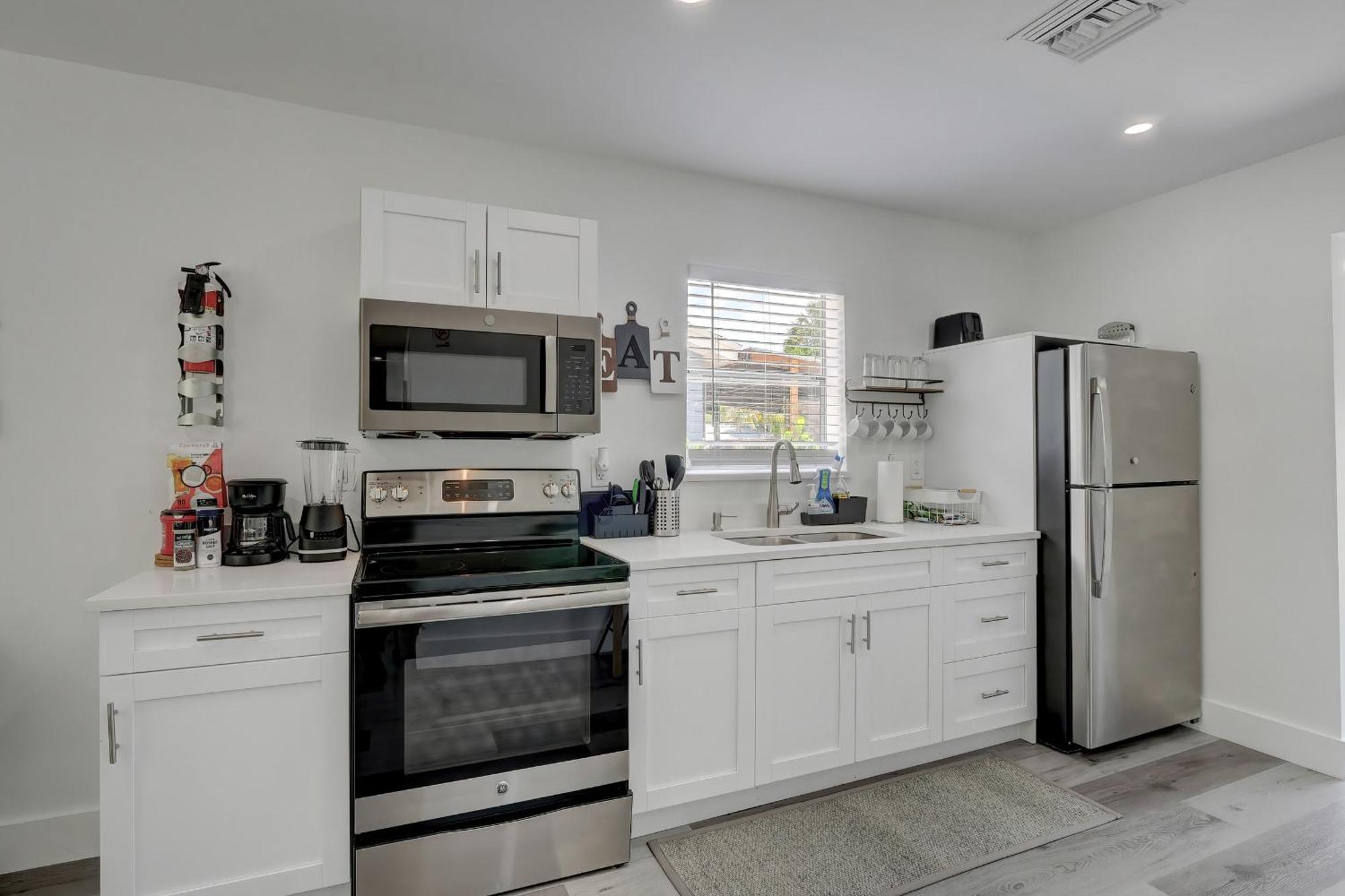 Charming Downtown Retreat With Private Units Villa Bonita Springs Exteriör bild